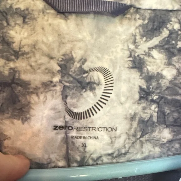 NWOT Stylish Gray Tie-Dye Sleeveless Vest - Picture 4 of 6